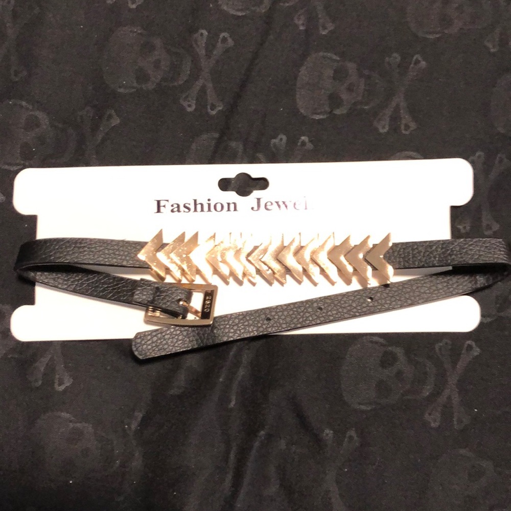 Fashion leather choker with gold plated links